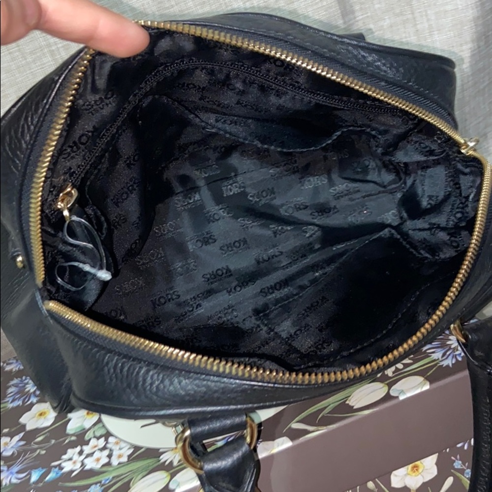 • HOST PICK• Michael Kors Handbag - Picture 5 of 8